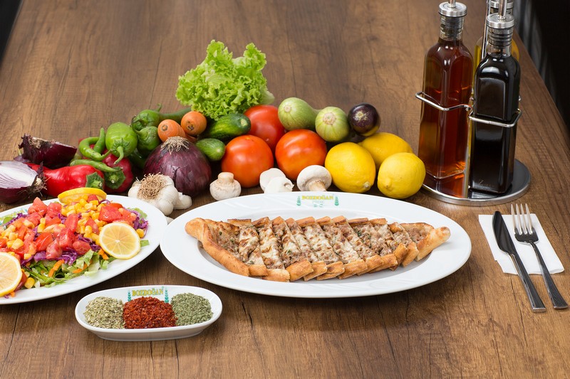 Kıymalı Kaşarlı Pide